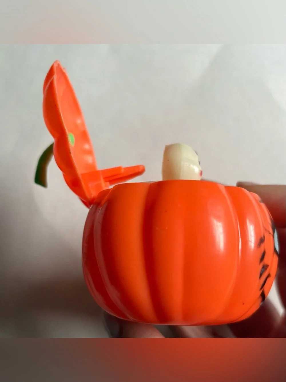 Vintage Fun World Halloween Jack-O-Lantern Pumpkin Pop Up Ghost Plastic Toy
